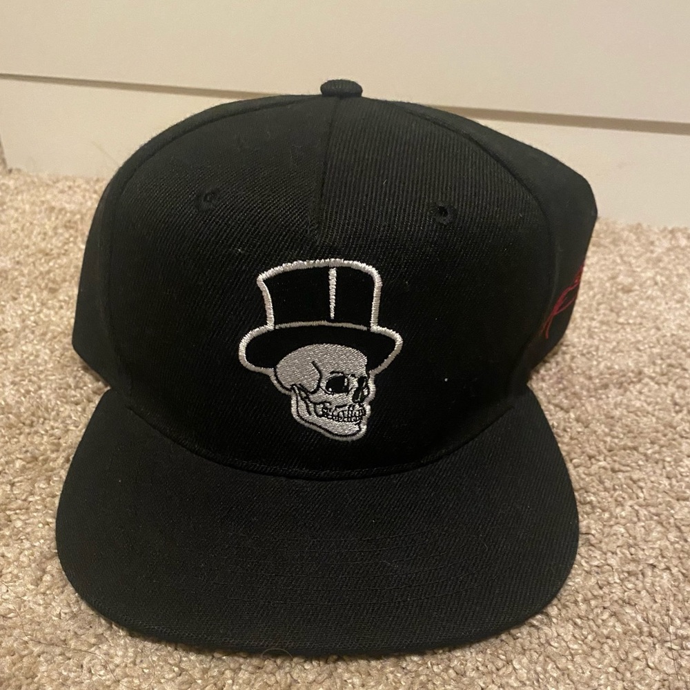 SSUR Black Snapback w top hat skull OS